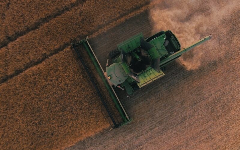 Skördetröska traktor